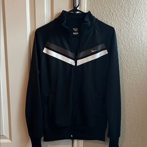 Nike Unisex Black and Silver Windbreaker Jacket
